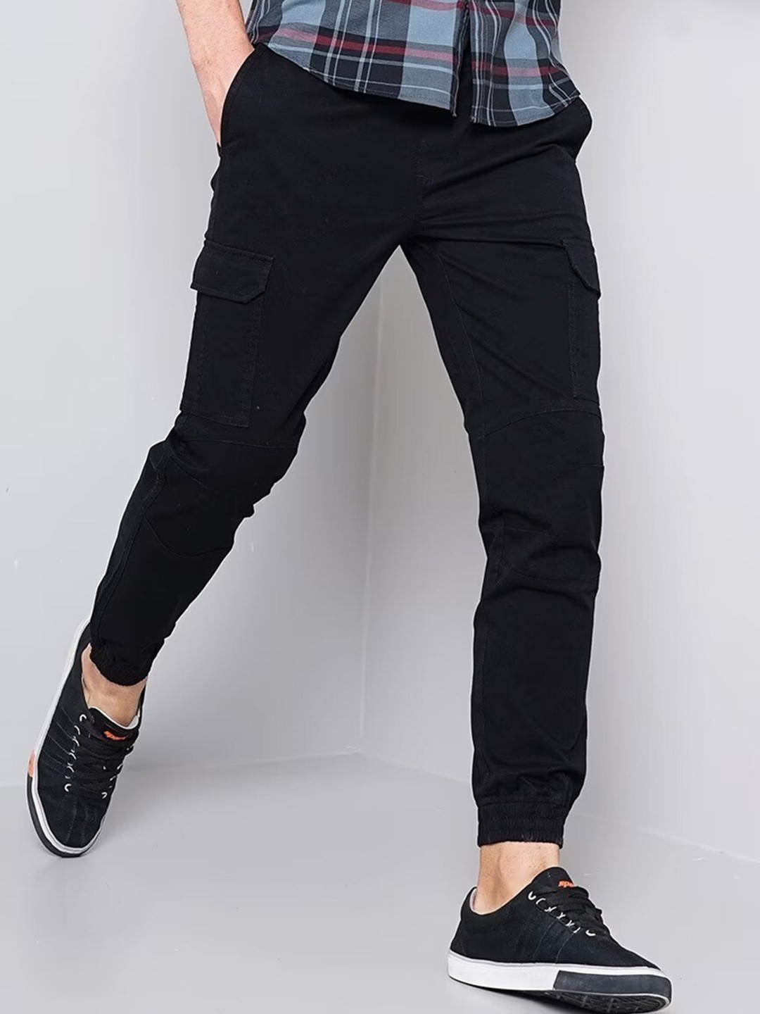 

British Club Men Smart Slim Fit Mid-Rise Cargo Joggers, Black