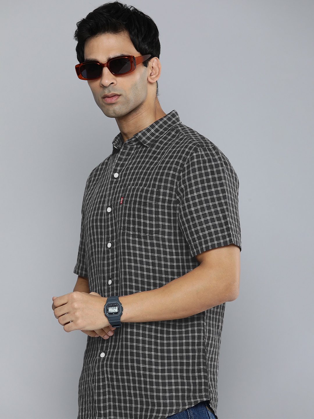 

Levis Men Pure Cotton Slim Fit Tartan Checks Casual Shirt, Black