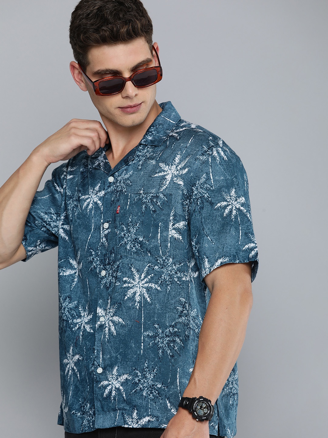 

Levis Men Relaxed Fit Tropical Print Casual Shirt, Blue