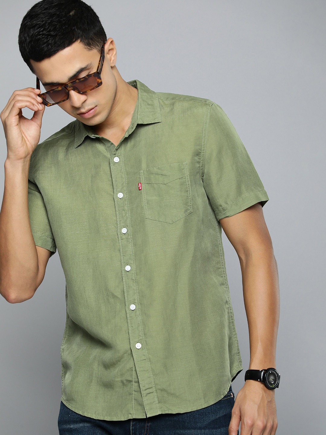 

Levis Solid Spread Collar Slim Fit Casual Shirt, Green