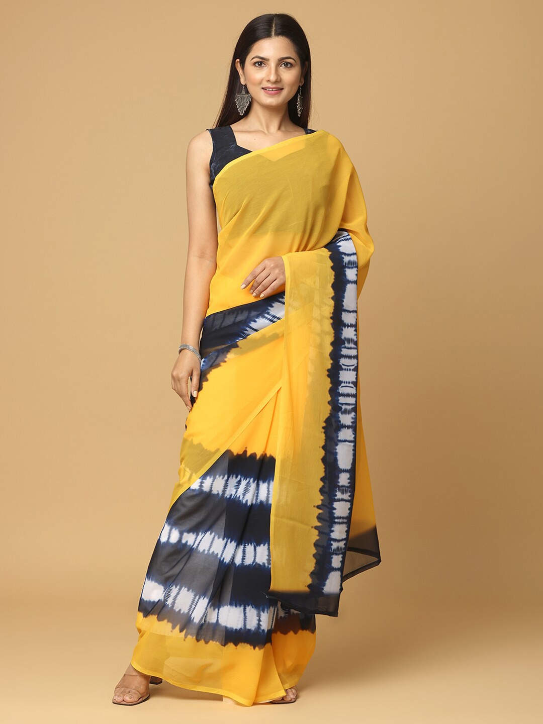 

VASTRANAND Tie and Dye Georgette Dabu Saree, Yellow