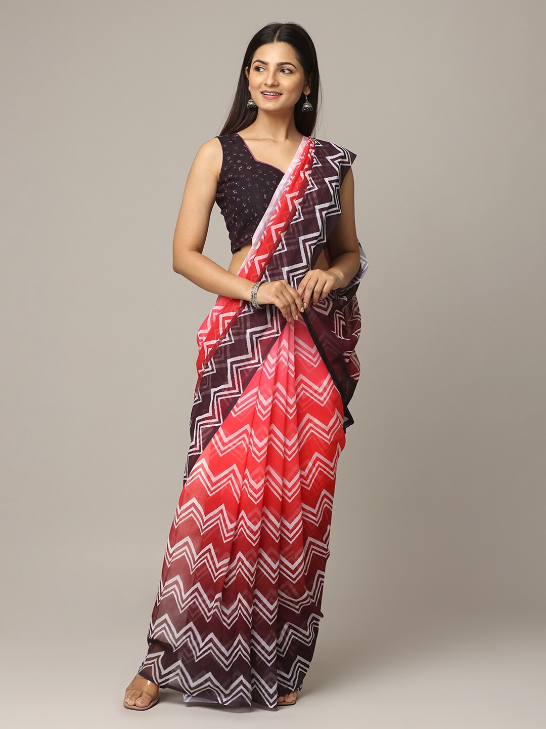 

VASTRANAND Geometeric Printed Georgette Ikkat Saree, Red