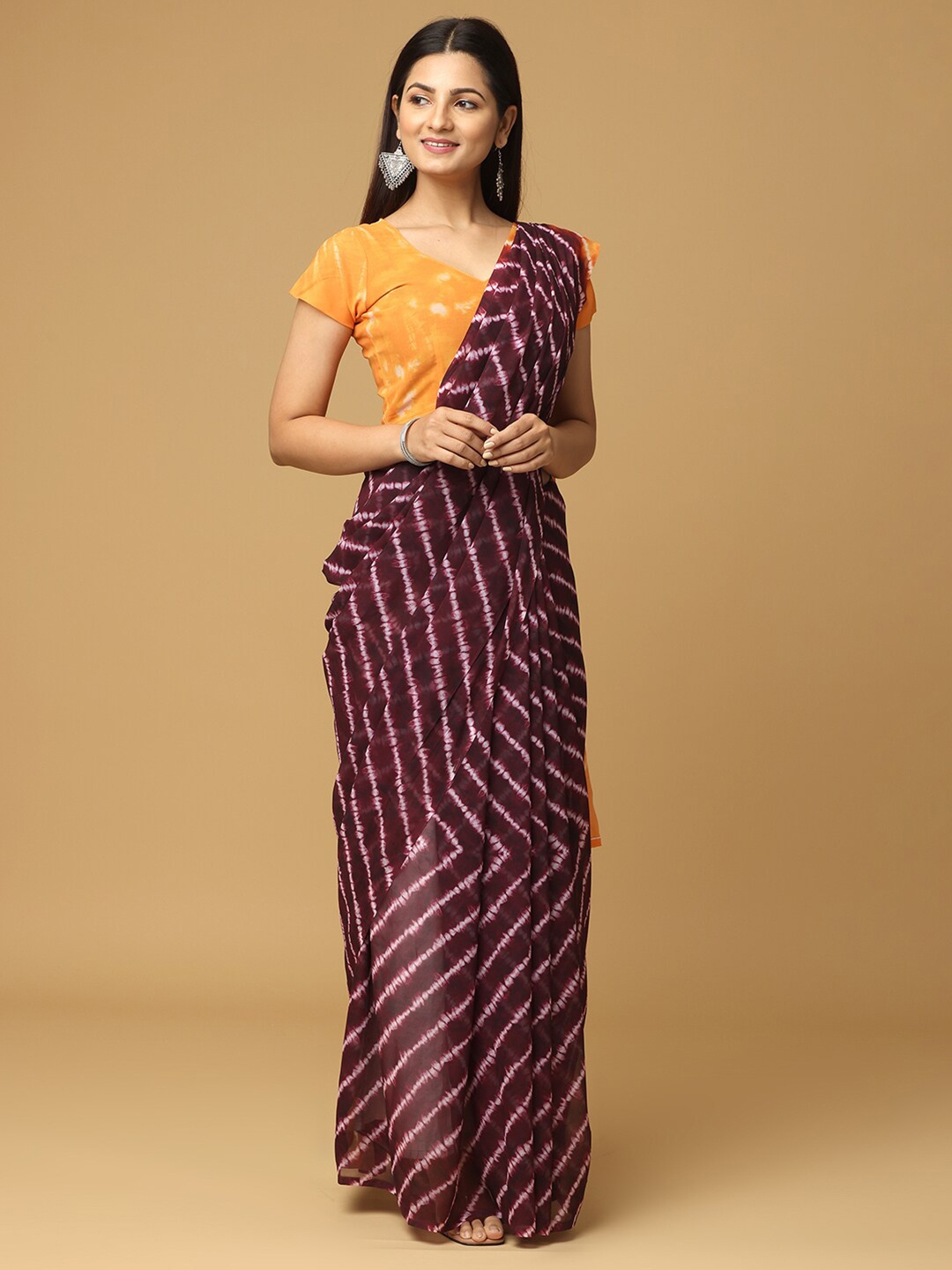 

VASTRANAND Tie and Dye Georgette Dabu Saree, Maroon