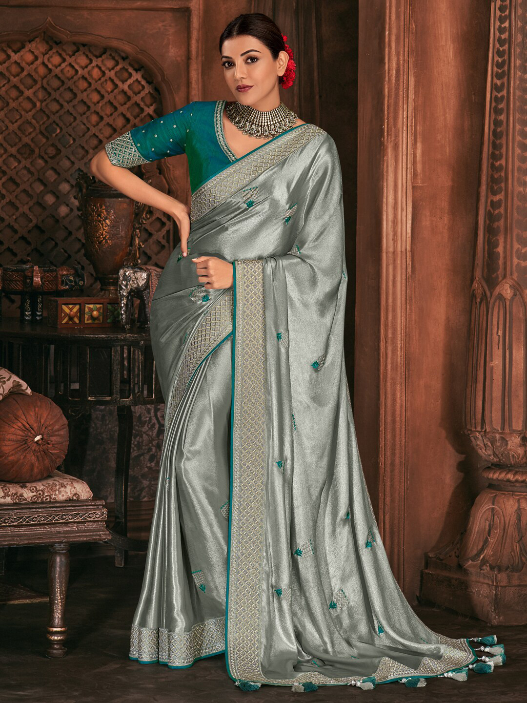 

Mitera Grey & Green Floral Embellished Embroidered Satin Saree