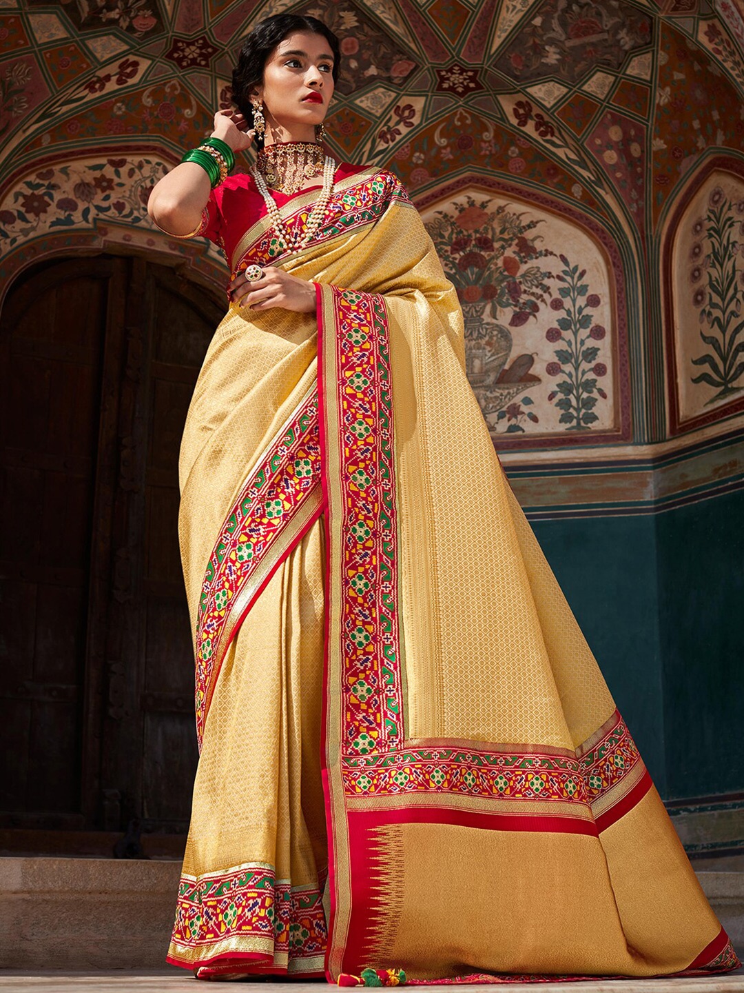 

Mitera Cream-Coloured & Red Woven Design Zari Banarasi Saree