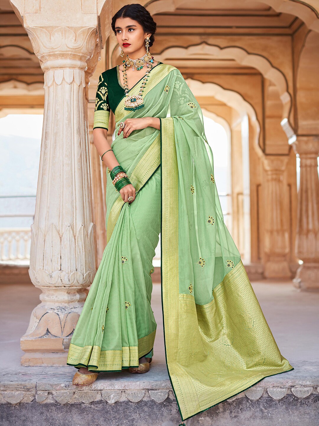 

Mitera Green & Gold-Toned Floral Zari Silk Blend Saree