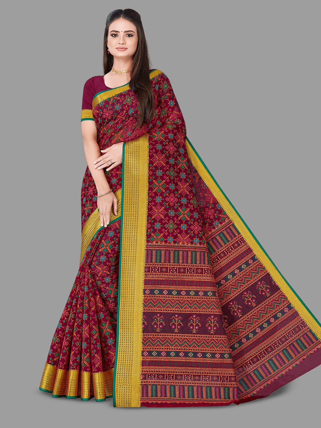 

HASRI Geometric Printed Zari Gadwal Saree, Maroon