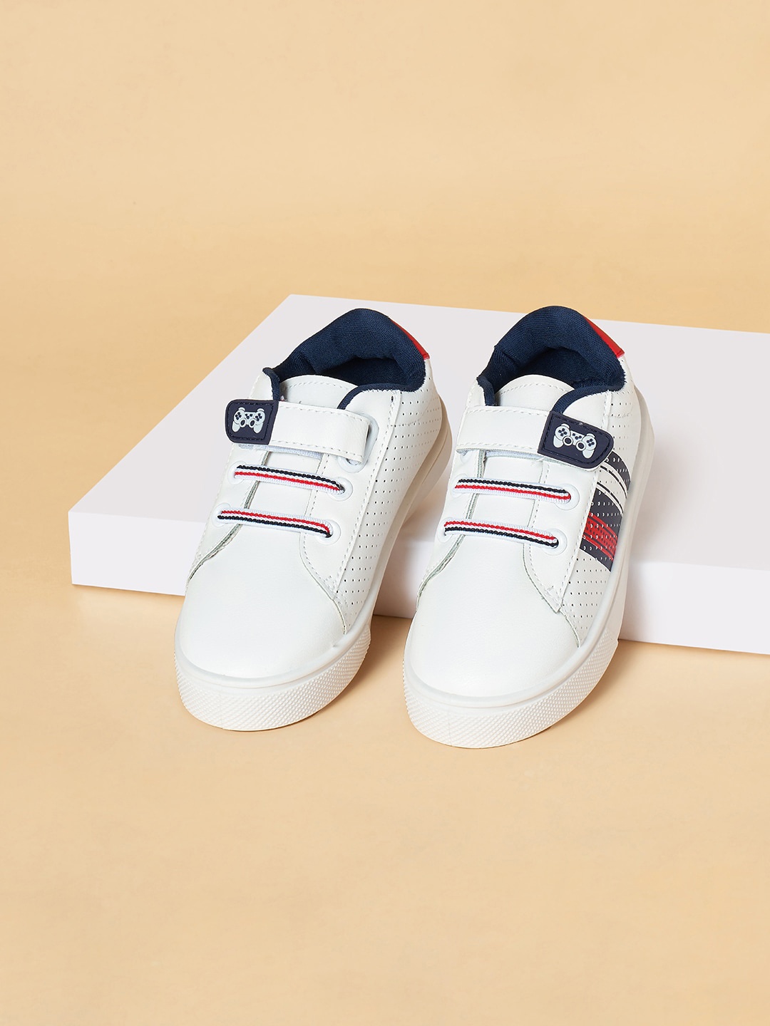 

Pantaloons Junior Boys Casual PU Sneakers, White