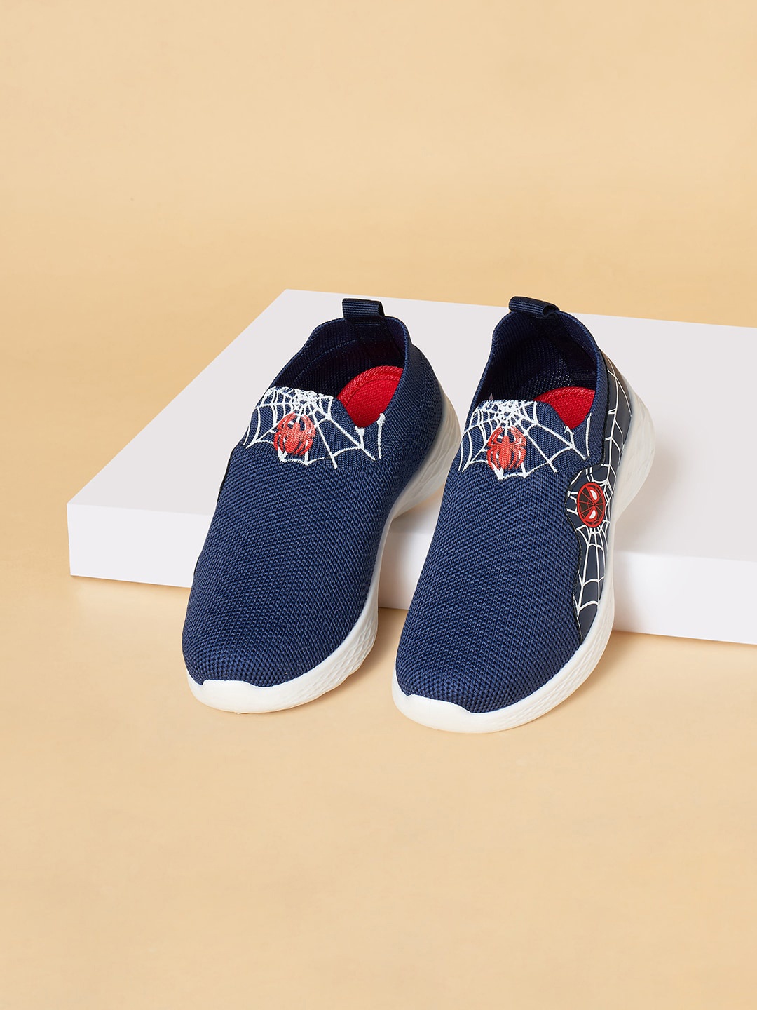 

Pantaloons Junior Boys Batman Printed Slip-On Sneakers, Navy blue