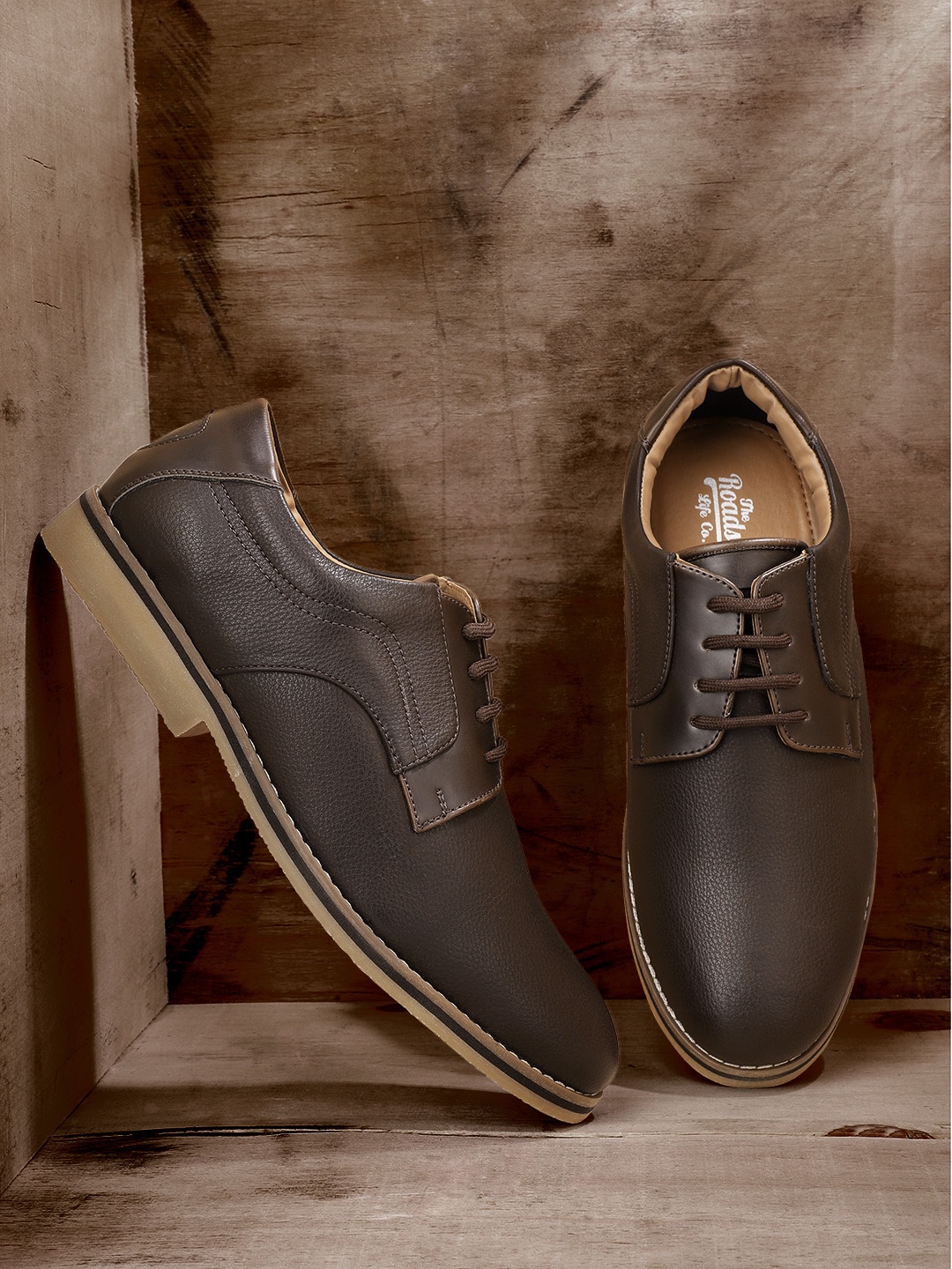 

Roadster Men Brown Sneakers