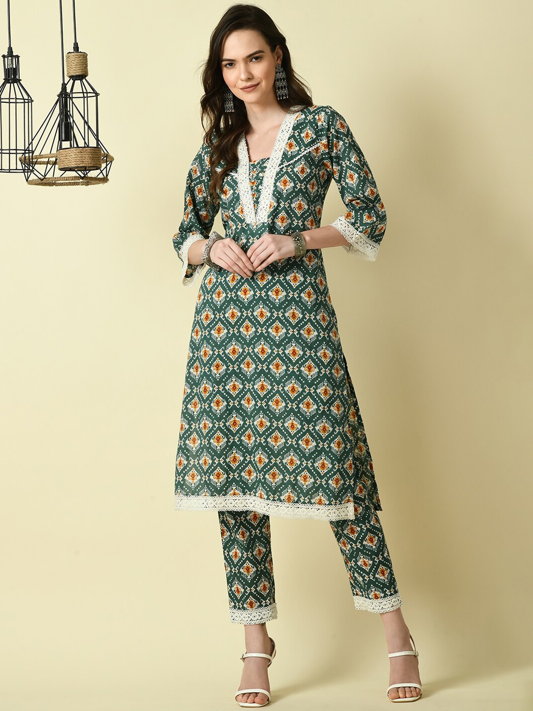 

Myshka Ethnic Motifs Printed V-Neck Regular Cotton Kurta Set, Green