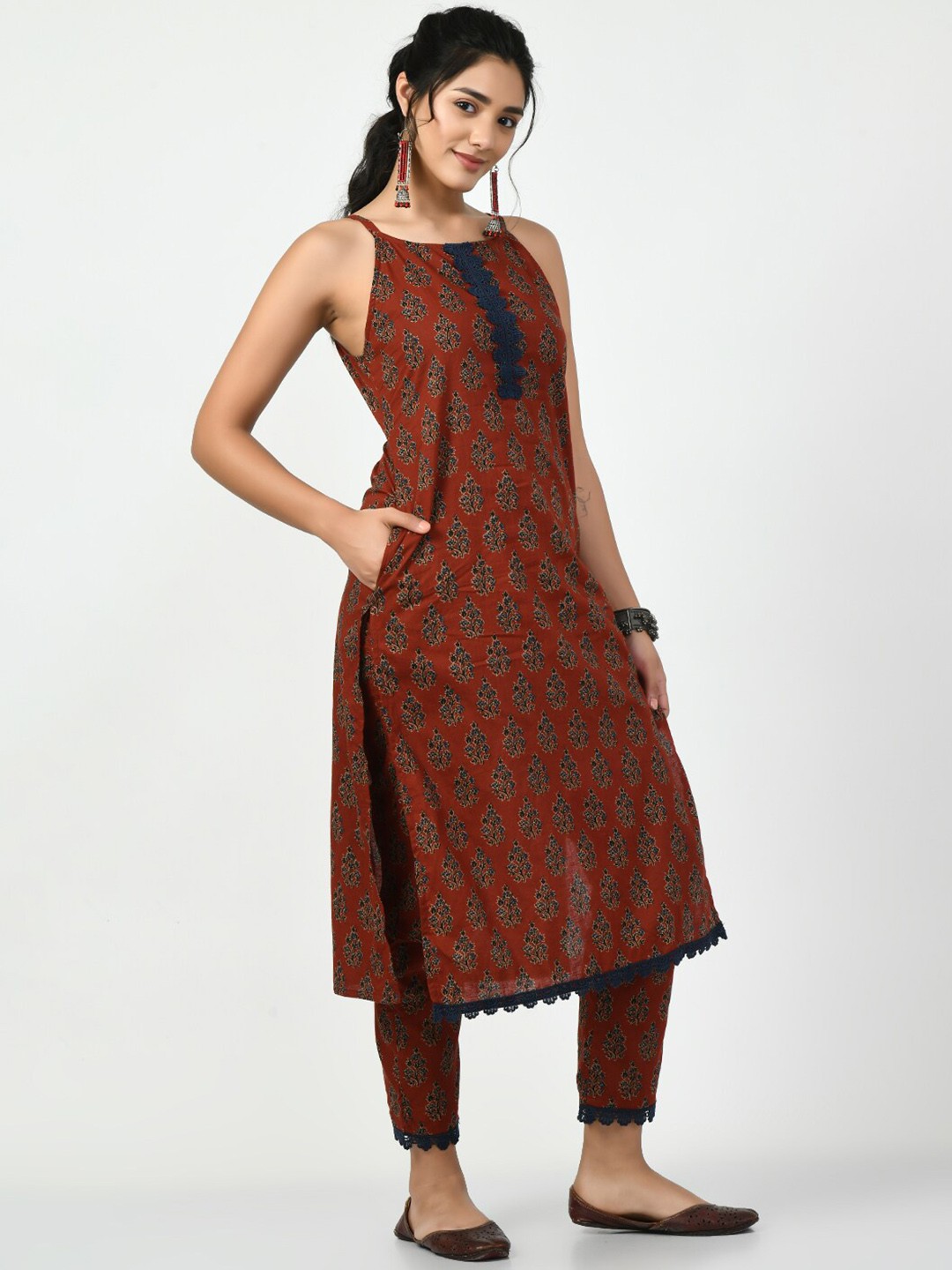 

Myshka Floral Printed Shoulder Straps Cotton Kurta Set, Rust