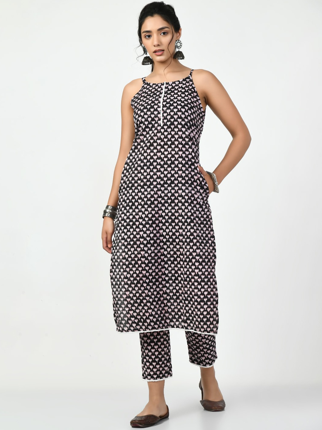 

Myshka Floral Printed Shoulder Straps Cotton Kurta Set, Black