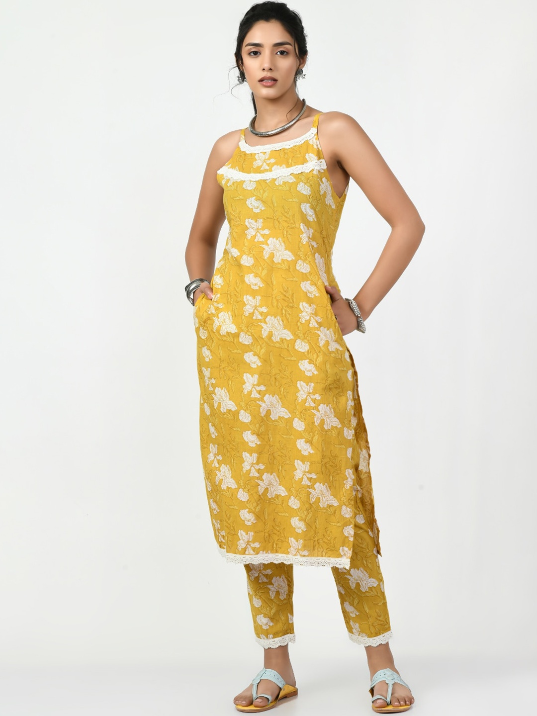 

Myshka Floral Printed Shoulder Straps Cotton Kurta Set, Yellow