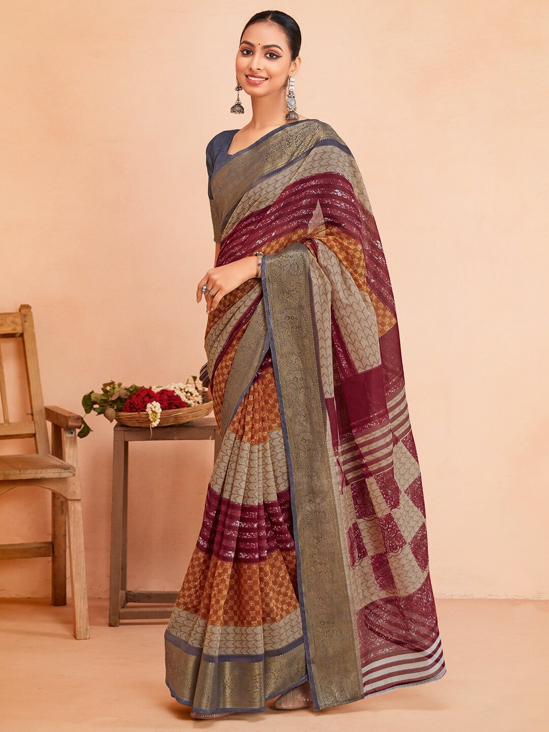 

Sangria Abstract Printed Zari Sungudi Saree, Grey