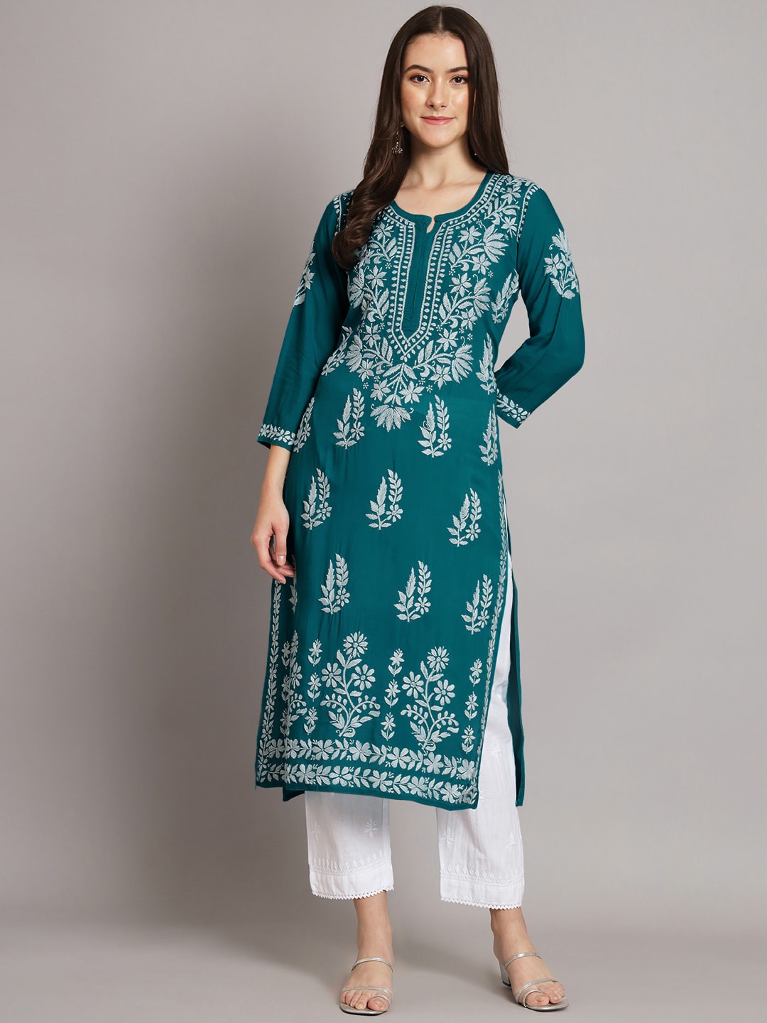

PARAMOUNT CHIKAN Ethnic Motifs Embroidered Chikankari Kurta, Green