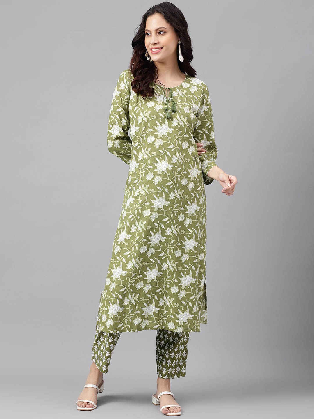

SAABHI Floral Printed Regular Kurta with Trousers, Green