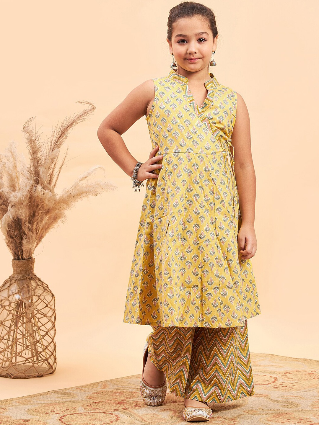 

Stylo Bug Girls Floral Printed Angrakha Pure Cotton Kurta with Palazzos, Mustard