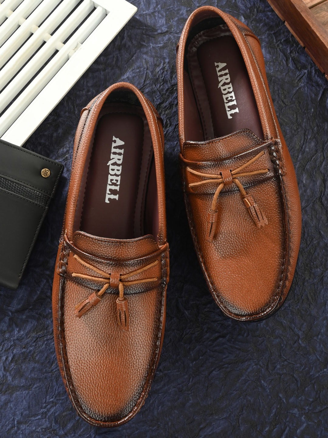 

AIRBELL Men Textured Tassel Loafers, Tan