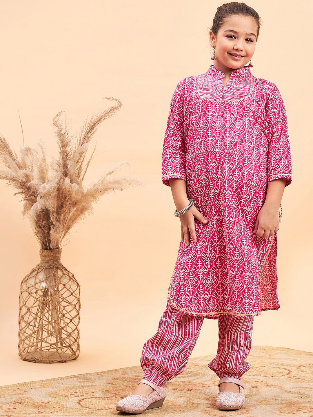 

Stylo Bug Girls Ethnic Motifs Printed Regular Pure Cotton Kurti With Trousers, Pink