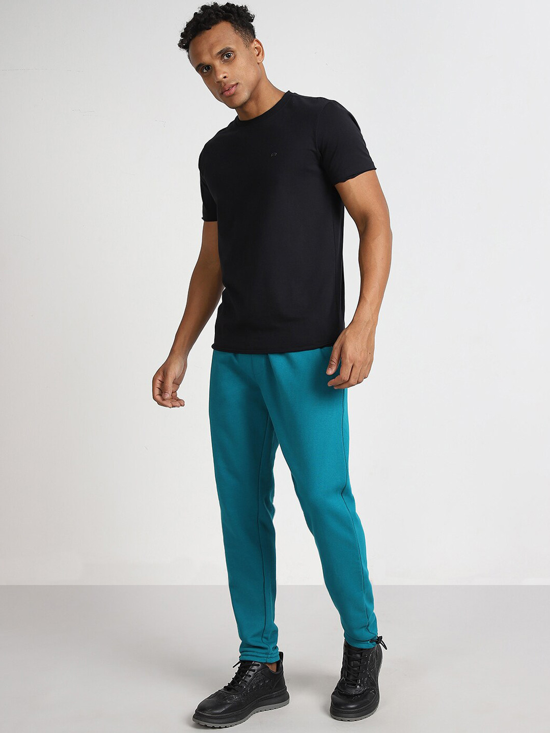

Lee Men Solid Cotton Low-Rise Joggers, Green
