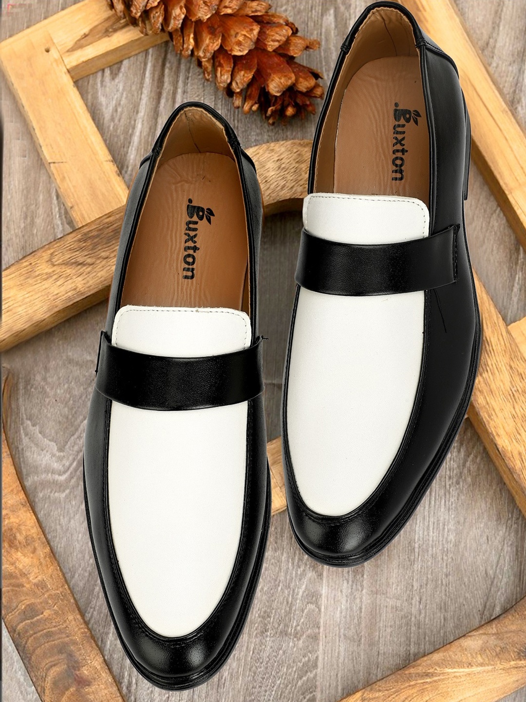 

Buxton Men Colourblocked Slip-On Loafers, Black