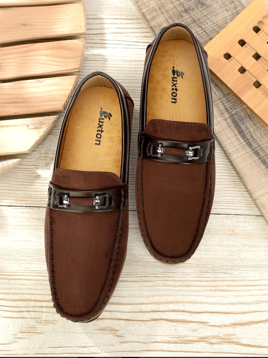 

Buxton Men Textured Loafers, Brown