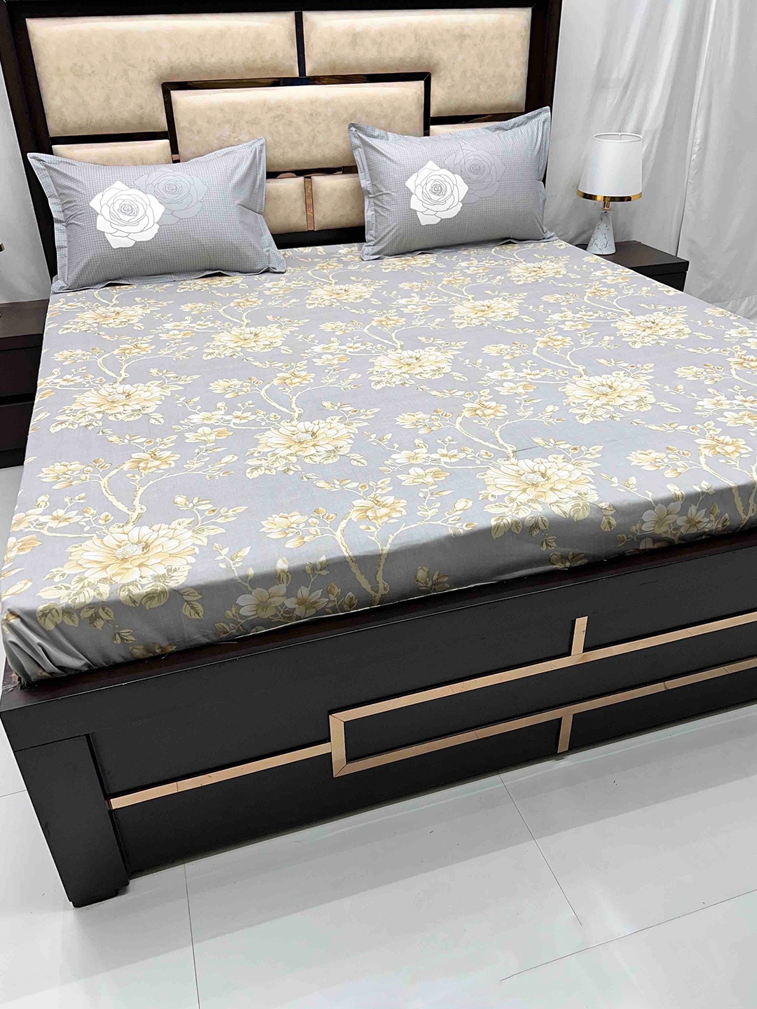

Pure Decor Lifestyle Grey & Green Floral Cotton 300 TC King Bedsheet With 2 Pillow Covers