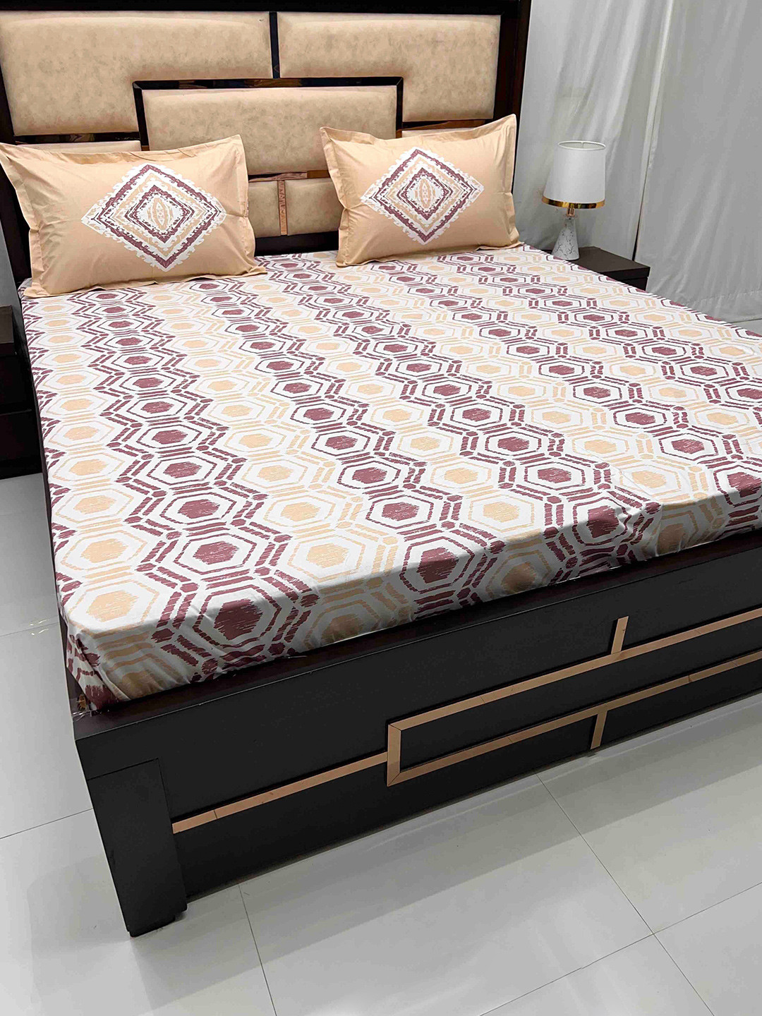 

Pure Decor Lifestyle White Geometric Pure Cotton 300 TC King Bedsheet & 2 Pillow Covers