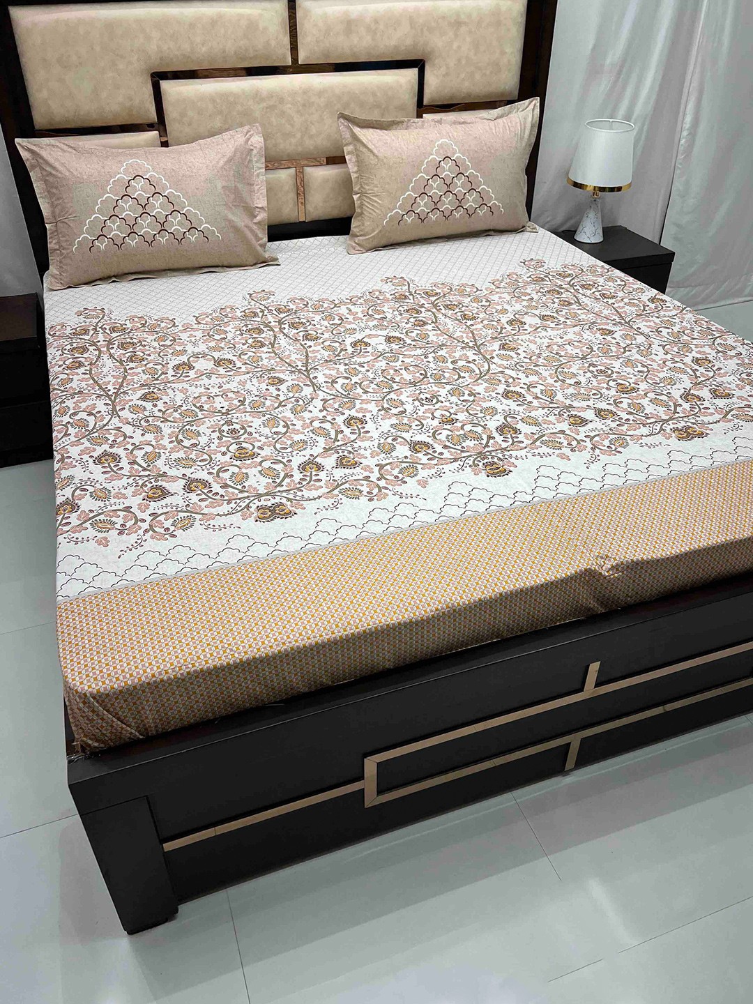 

Pure Decor Lifestyle White & Peach Ethnic Cotton 300 TC King Bedsheet With 2 Pillow Covers