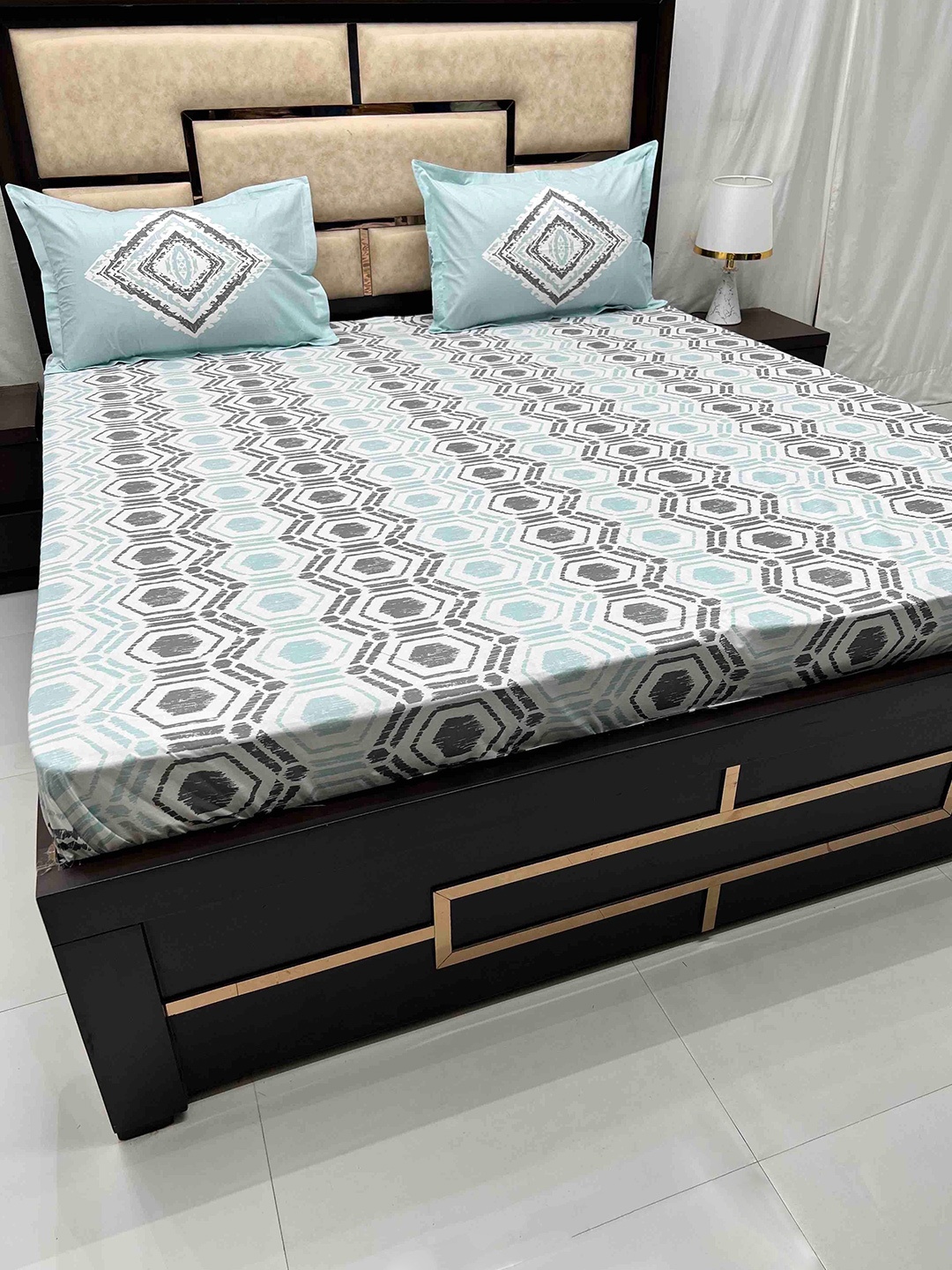 

Pure Decor Lifestyle Blue & White Pure Cotton 300 TC King Bedsheet with 2 Pillow Covers
