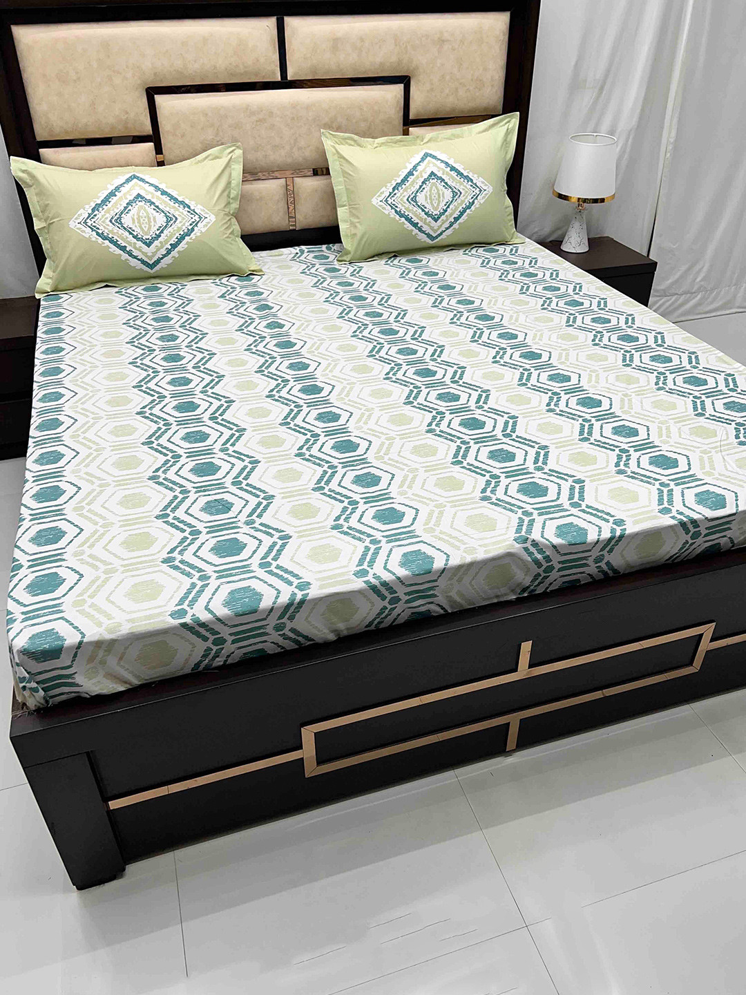 

Pure Decor Lifestyle White & Green Cotton 300 TC King Bedsheet With 2 Pillow Covers