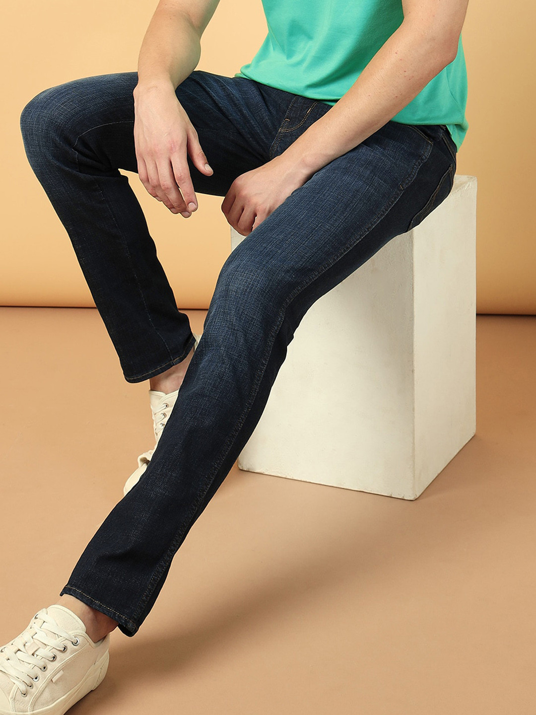 

Wrangler Men Skanders Slim Fit Low-Rise Light Fade Stretchable Jeans, Blue