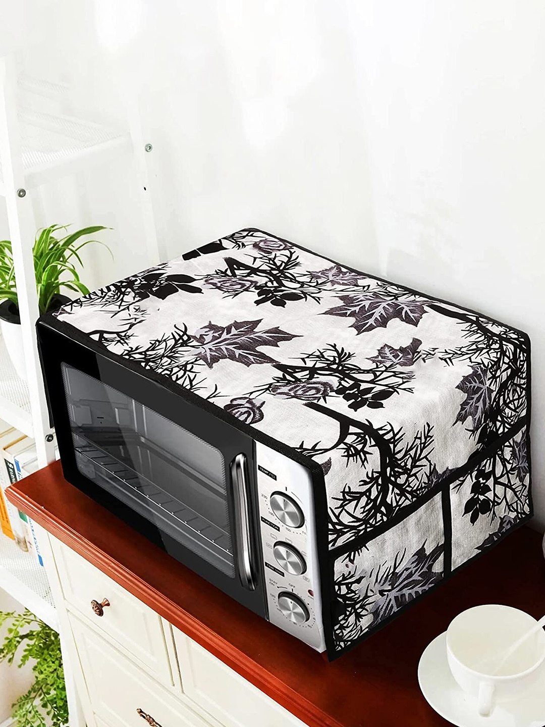 

Dakshya Industries White & Black Printed Microwave Oven cover