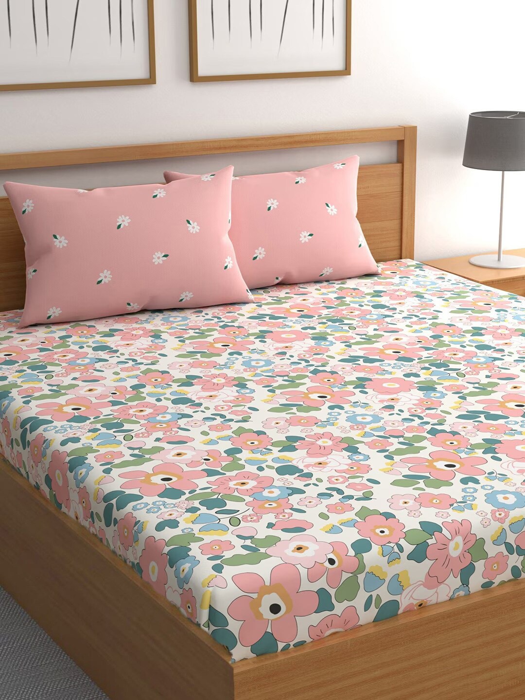 

DECOMIZER Pink & White Floral 210 TC King Bedsheet with 2 Pillow Covers