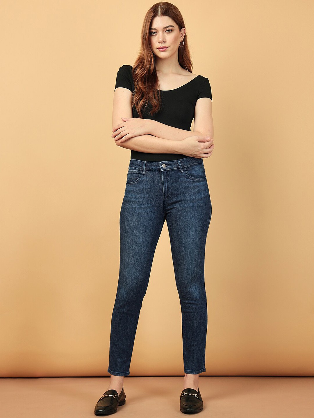 

Wrangler Women Mid Rise Skinny Fit Clean Look Light Fade Stretchable Jeans, Blue