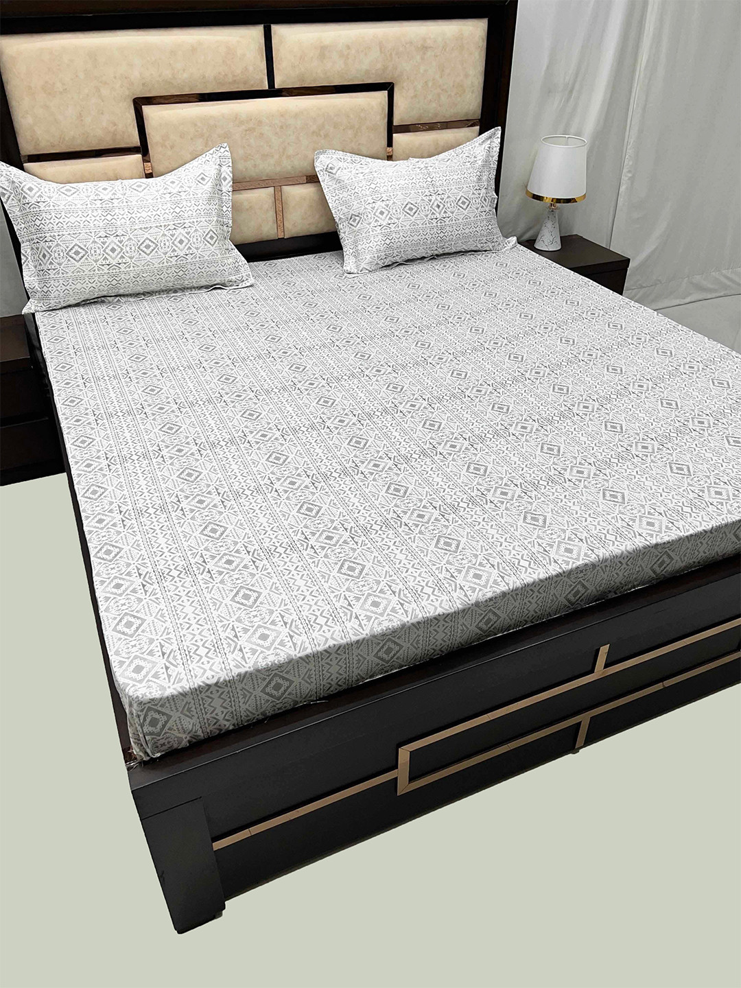 

Pure Decor Royal Divine Grey & White Cotton 300 TC King Bedsheet With 2 Pillow Covers