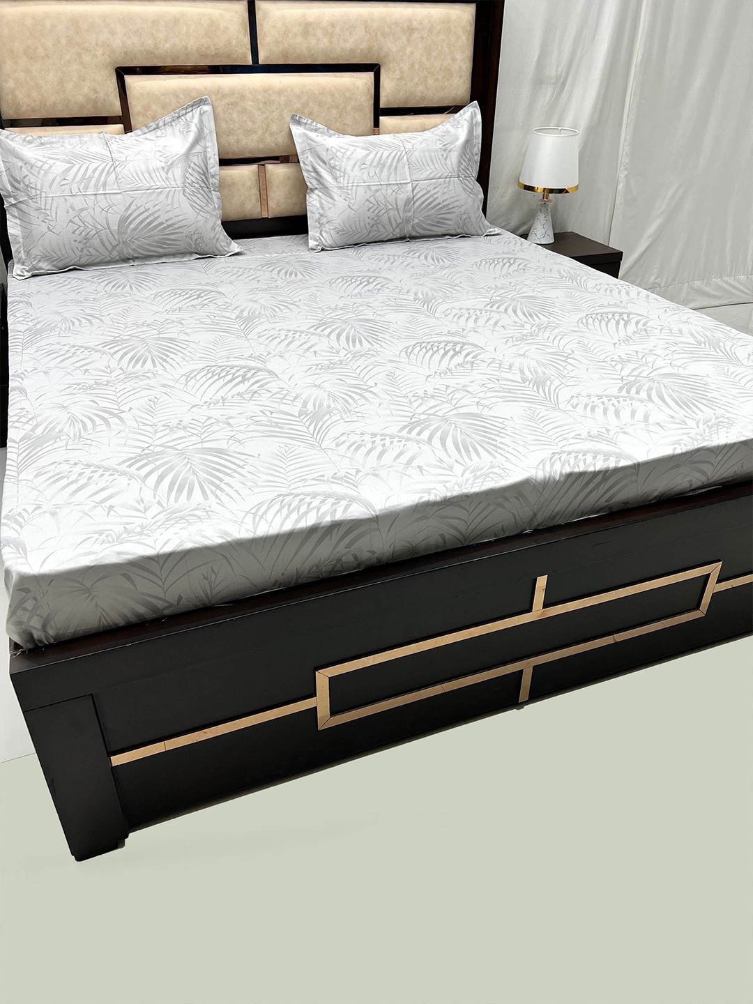 

Pure Decor Royal Divine Grey Floral Pure Cotton 330 TC King Bedsheet & 2 Pillow Covers
