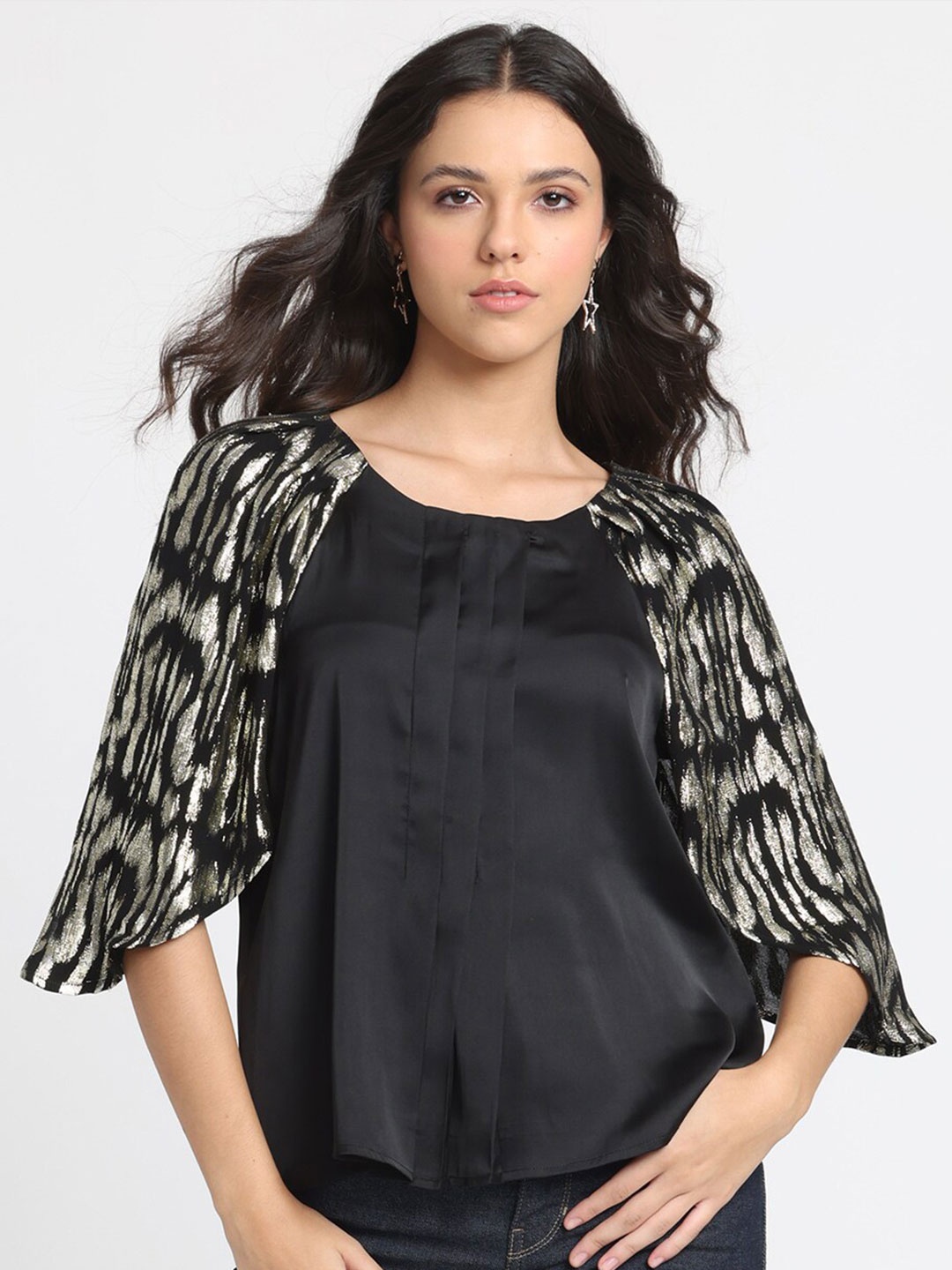 

SHAYE Round Neck Extended Sleeves Top, Black