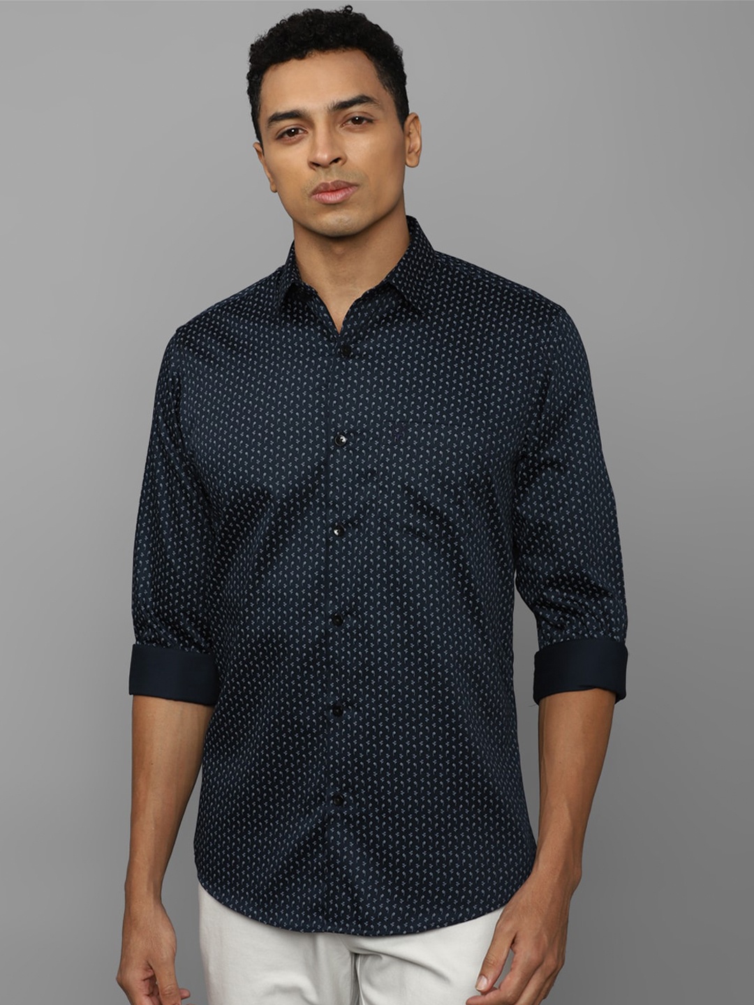 

Allen Solly Slim Fit Micro Ditsy Printed Pure Cotton Casual Shirt, Navy blue