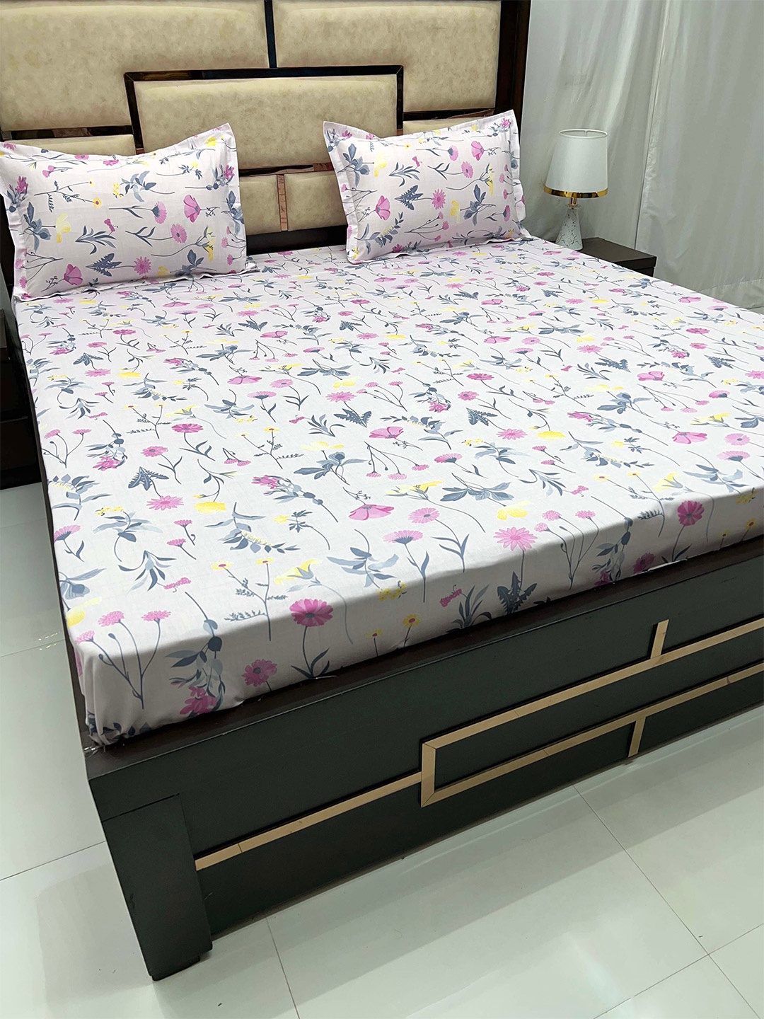 

Pure Decor Velar Fur Sib Pink & White Floral Cotton 300TC King Bedsheet & 2 Pillow Covers