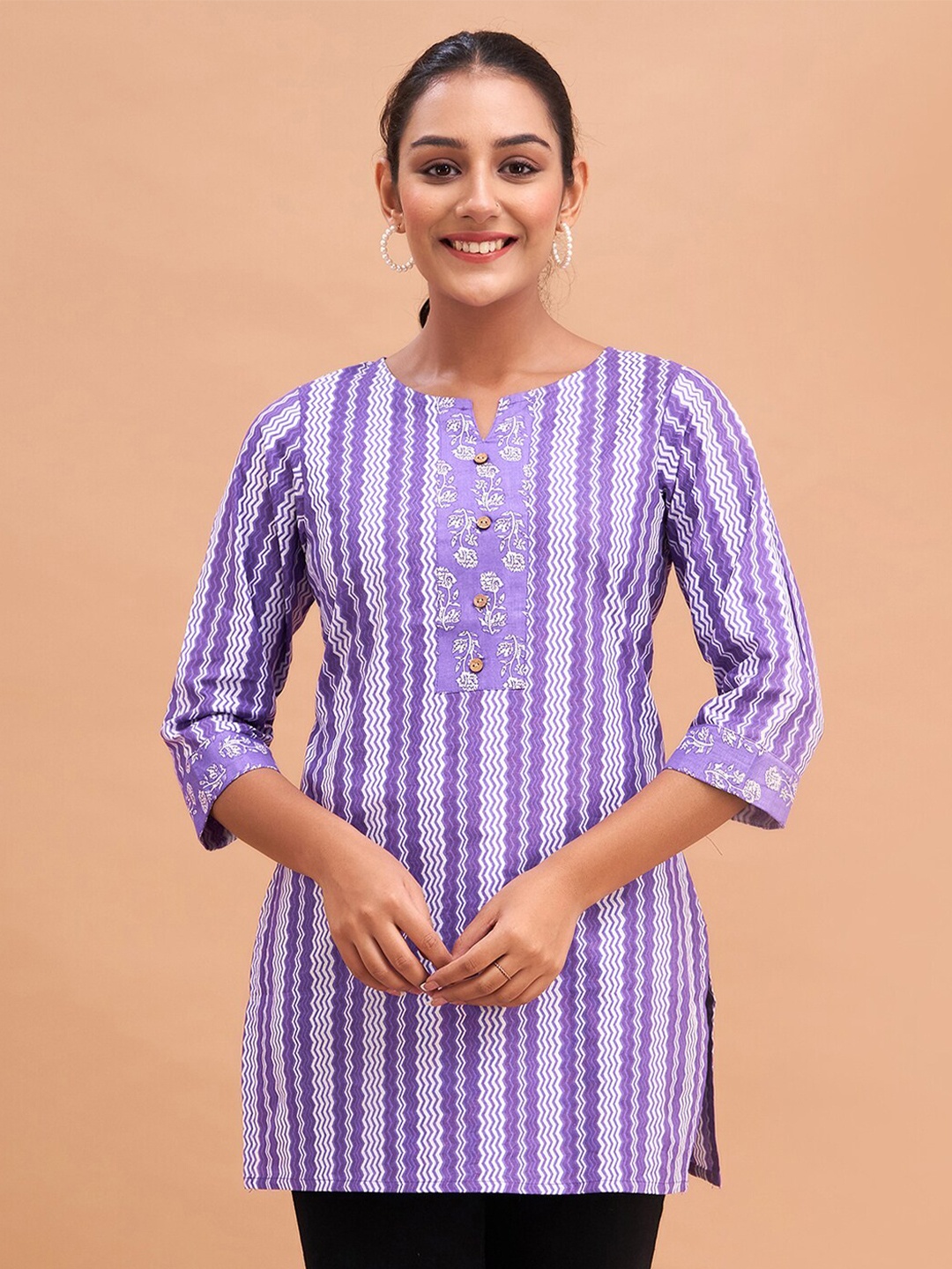 

FERANOID Chevron Printed Round Neck Pure Cotton Straight Kurti, Purple