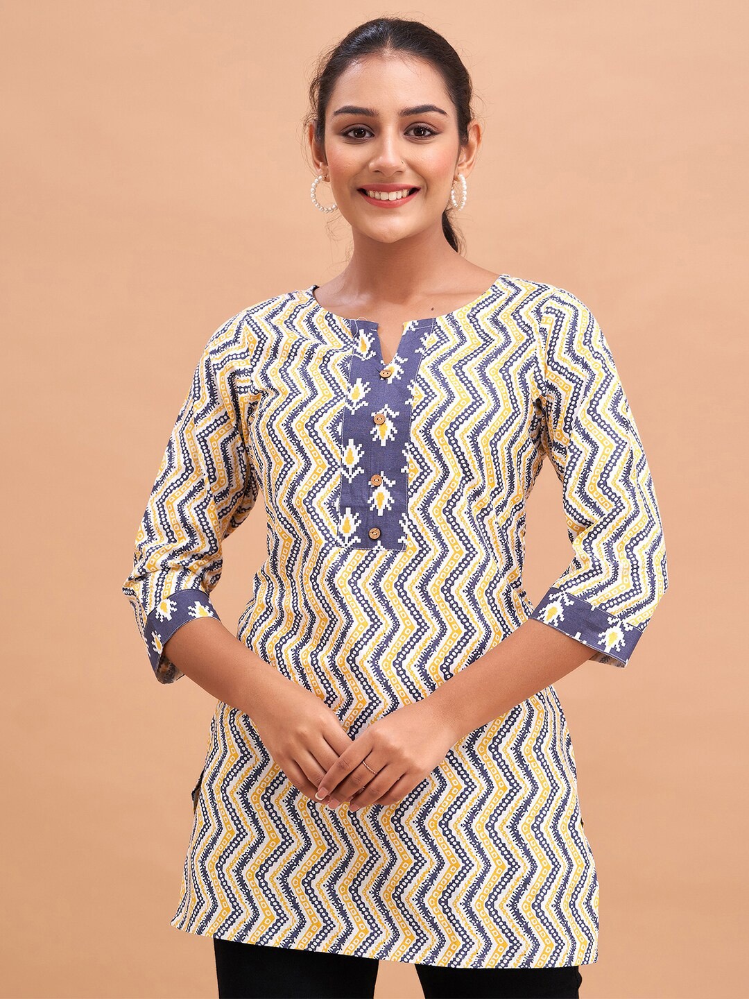 

FERANOID Chevron Printed Round Neck Pure Cotton Straight Kurti, Yellow