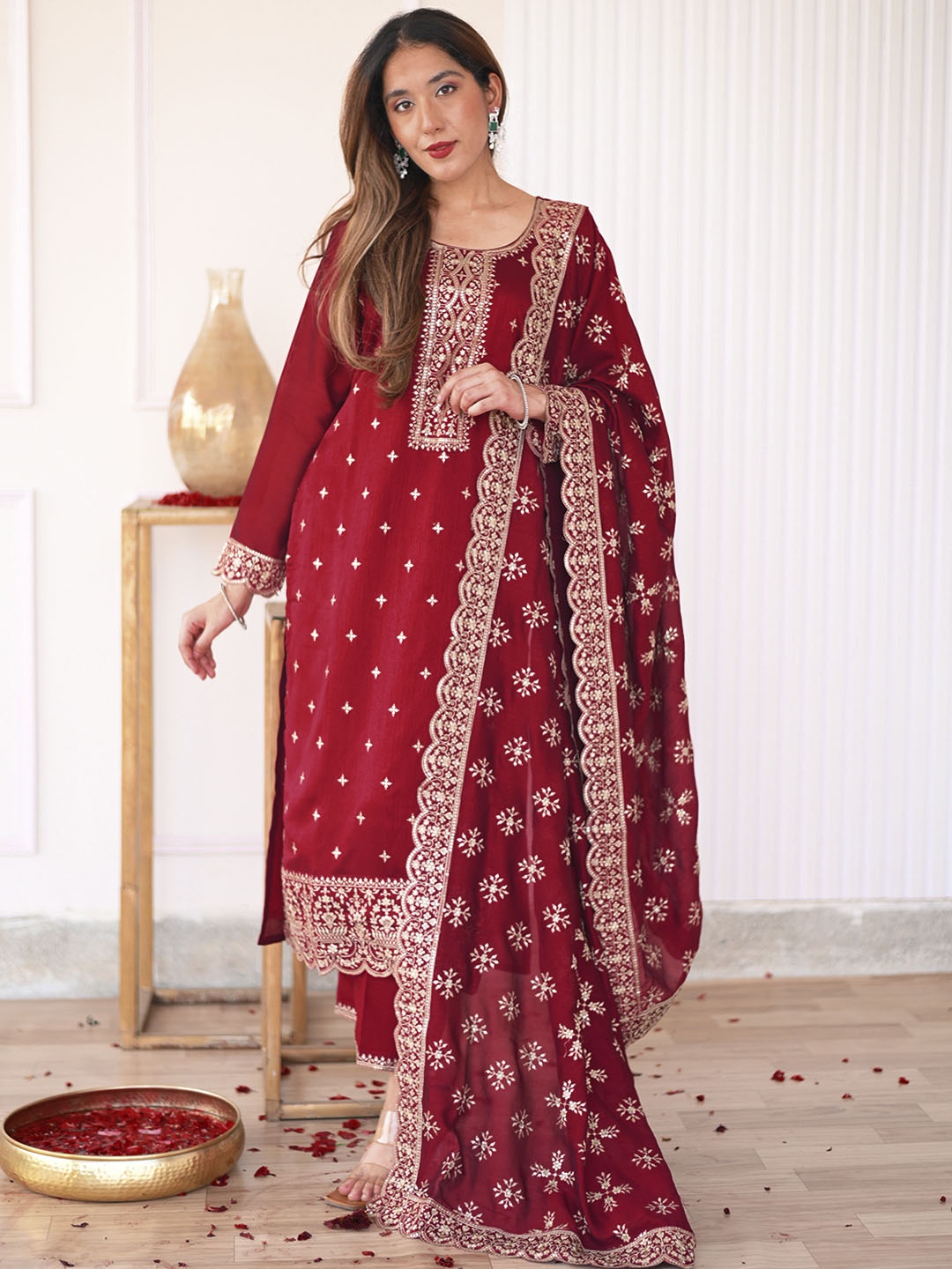 

Libas Fuchsia Ethnic Motifs Embroidered Thread Work Kurta with Trousers & With Dupatta
