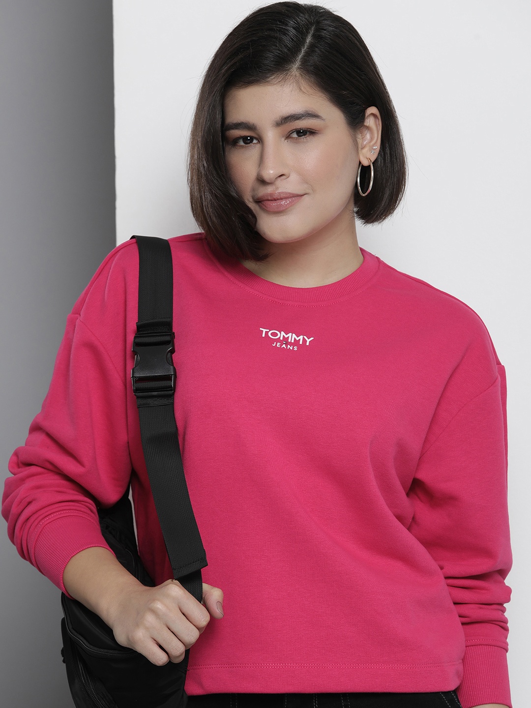 

Tommy Hilfiger Brand Logo Printed Drop Shoulder Sleeves Sweatshirt, Pink