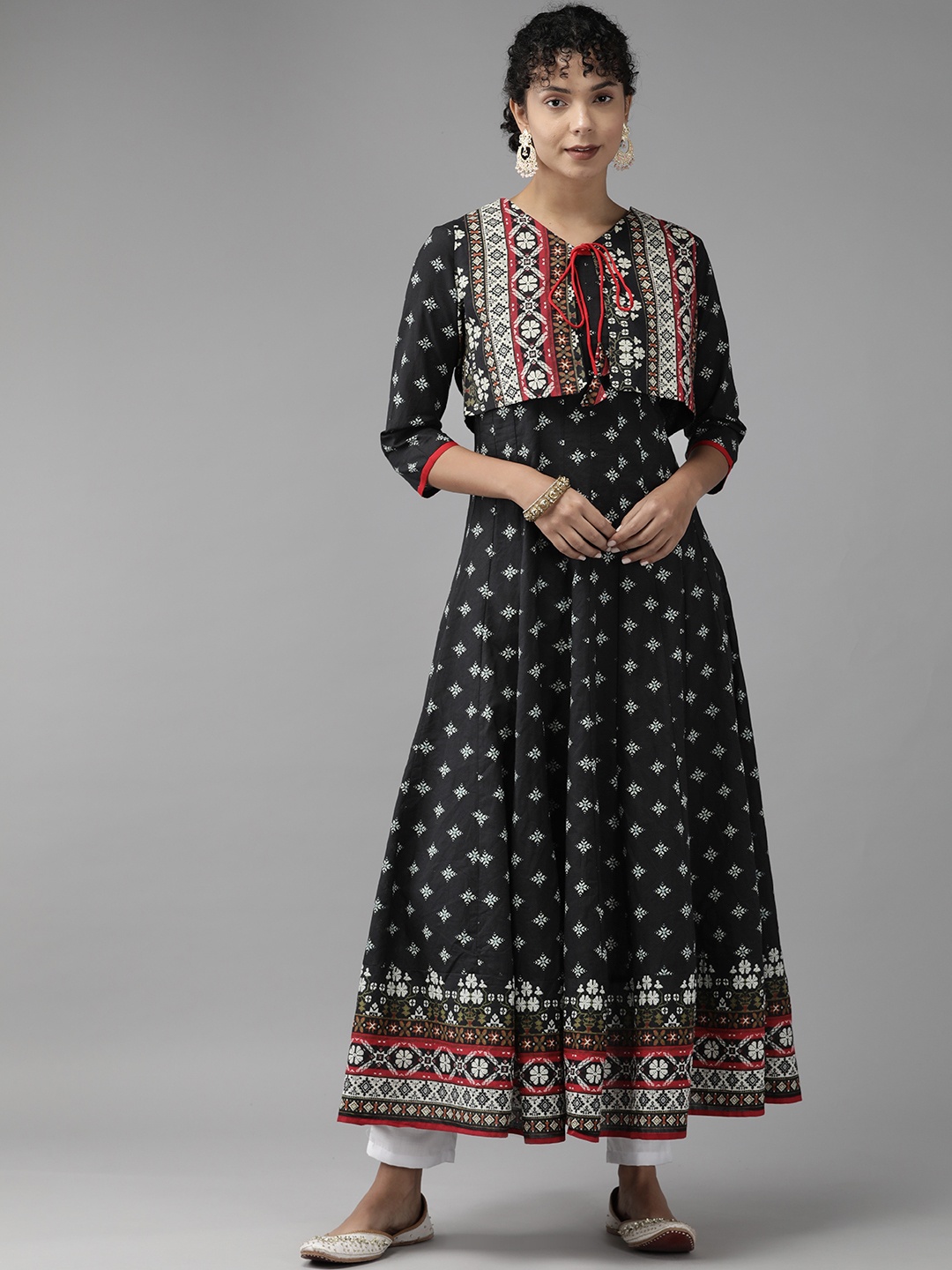

Amirah s Geometric Printed Anarkali Pure Cotton Kurta with Shrug, Black