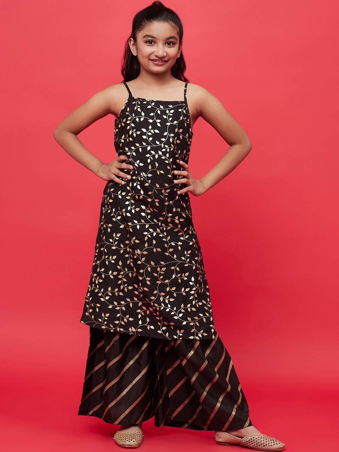 

Aks Kids Girls Floral Printed Regular Kurta with Palazzos, Black