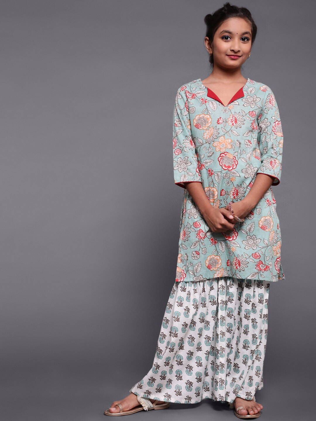 

Aks Kids Girls Floral Printed Regular Pure Cotton Kurta with Sharara, Green