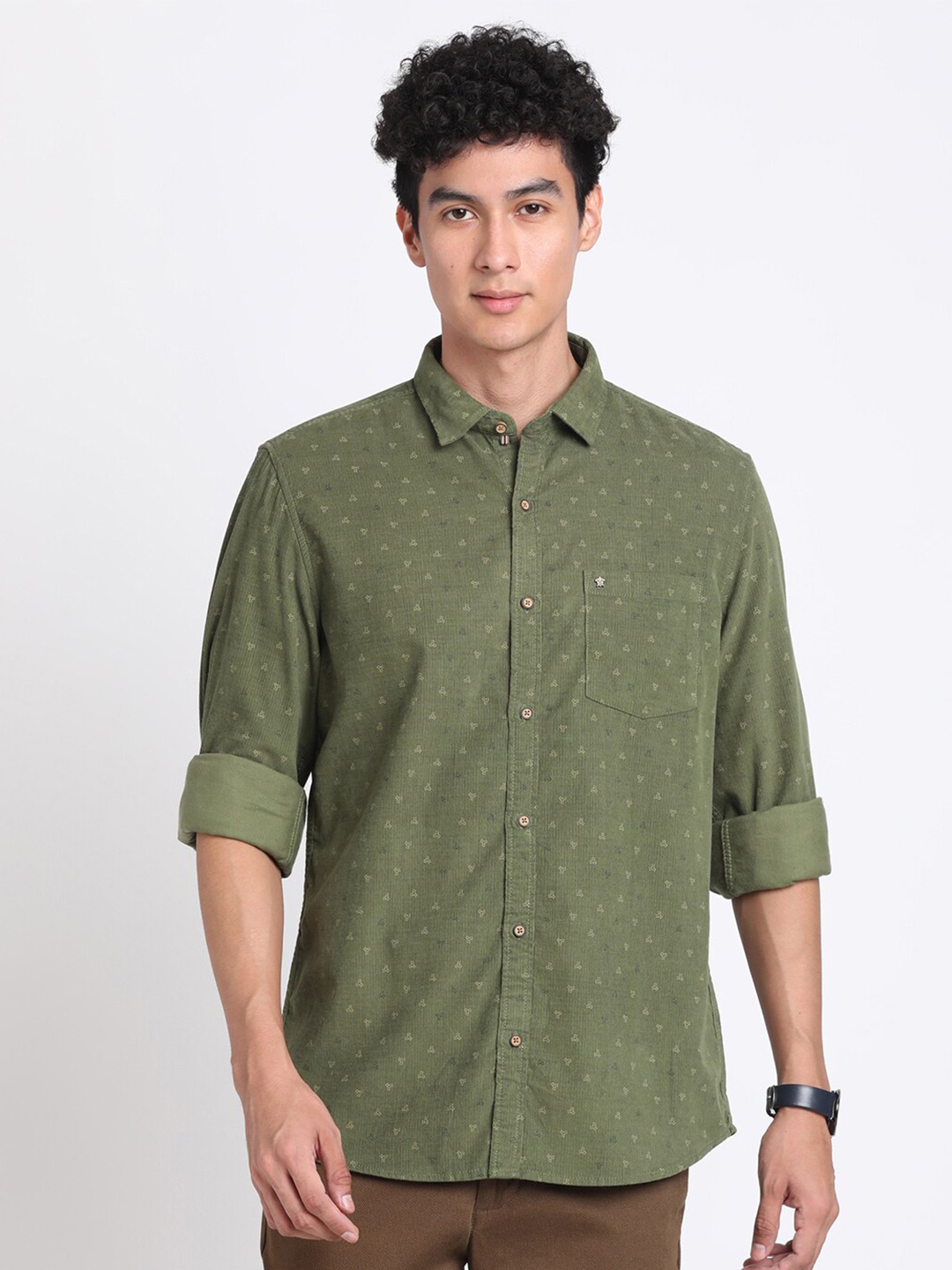 

Turtle Relaxed Slim Fit Opaque Abstract Printed Pure Cotton Casual Shirt, Green