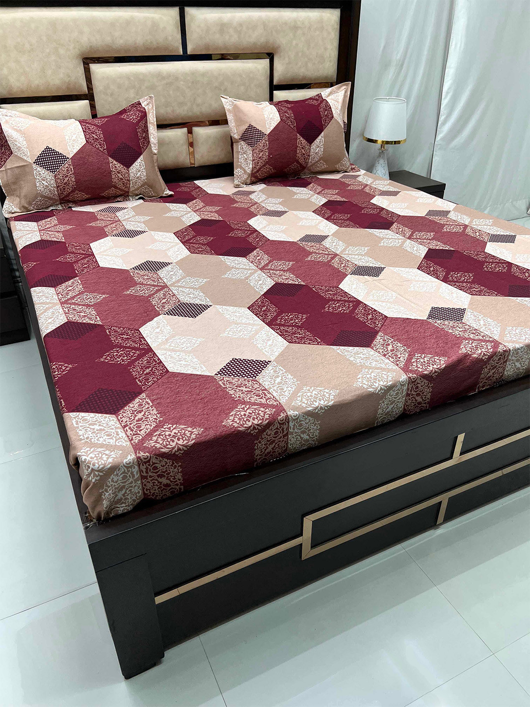 

Pure Decor Velar Sib Maroon Ethnic Motifs Pure Cotton 300 TC King Bedsheet & Pillow Covers